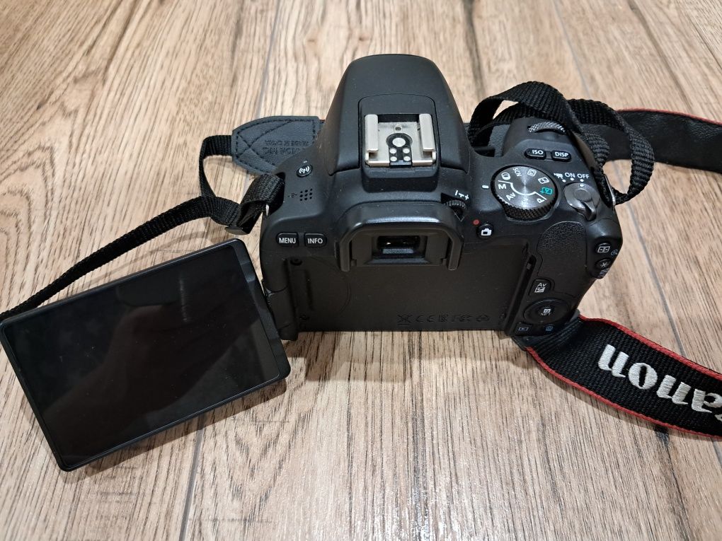 Aparat Canon 200D