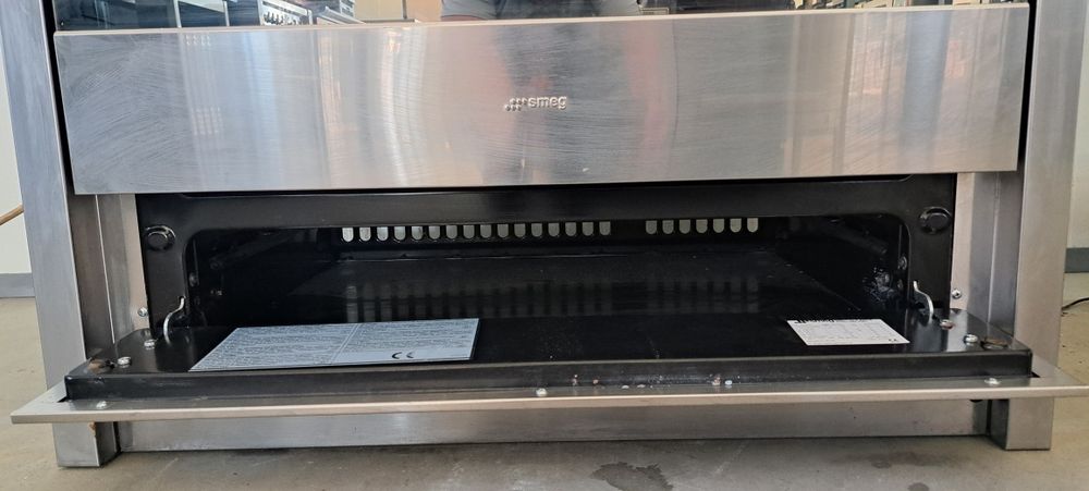 Професійна газова плита Smeg