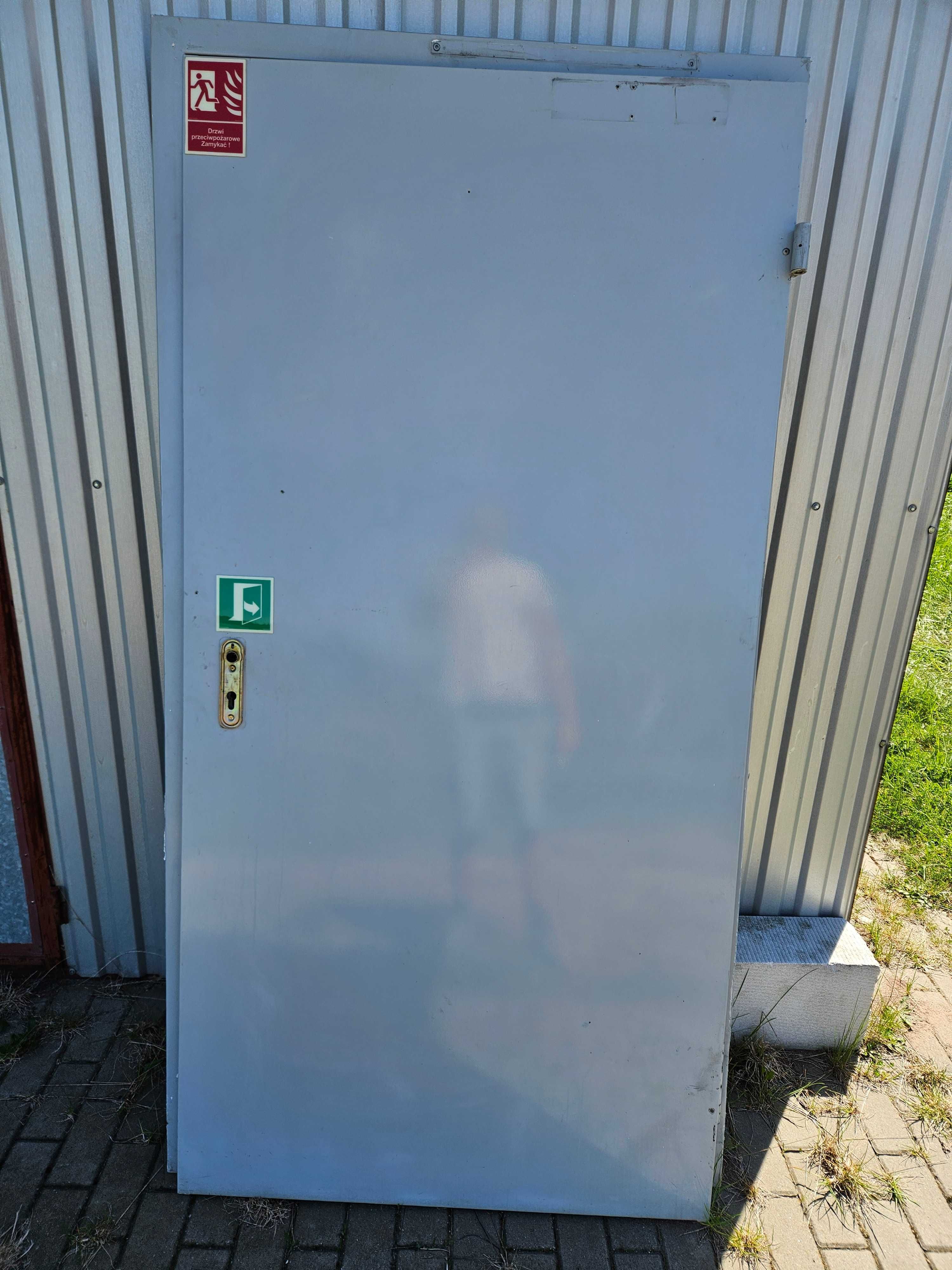 Drzwi stalowe pełne antywłamaniowe 80cm