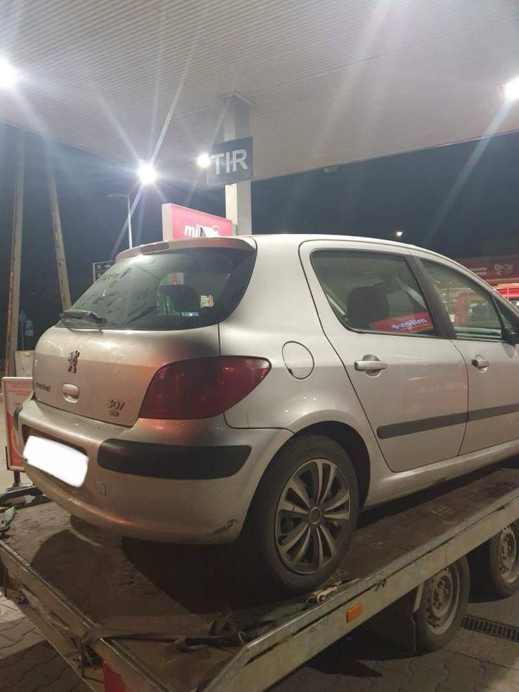 Peugeot 307 2.0 hdi 5 drzwi Hatchback srebrny kod EZR na części