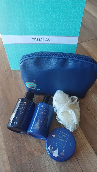 Douglas zestaw z kosmetyczką żel balsam peeling Gąbka