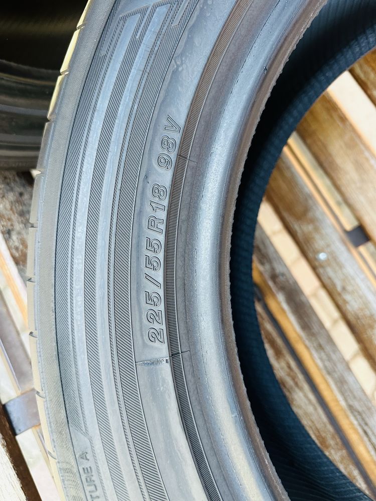 Шини літні 225/55 R18 (98V) Yokohama 2022p