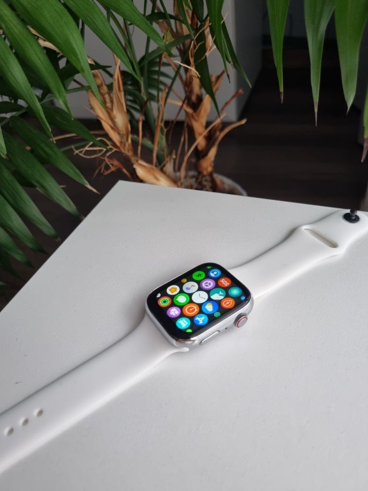 Smartwatch bialy pasek