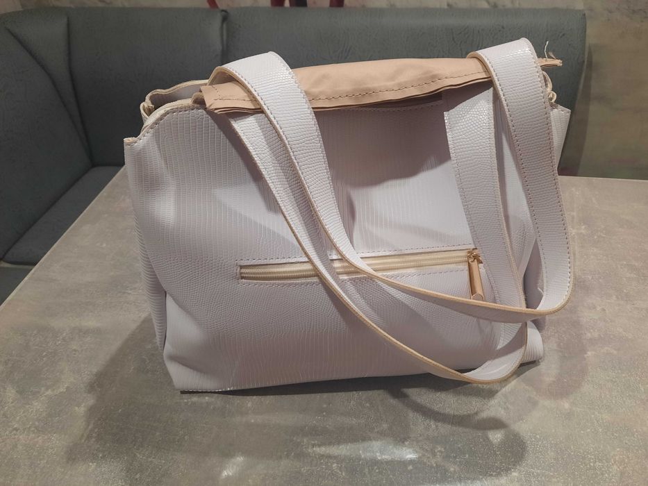 Елегантна Жіноча Сумка-Тоут Світлого Кольору