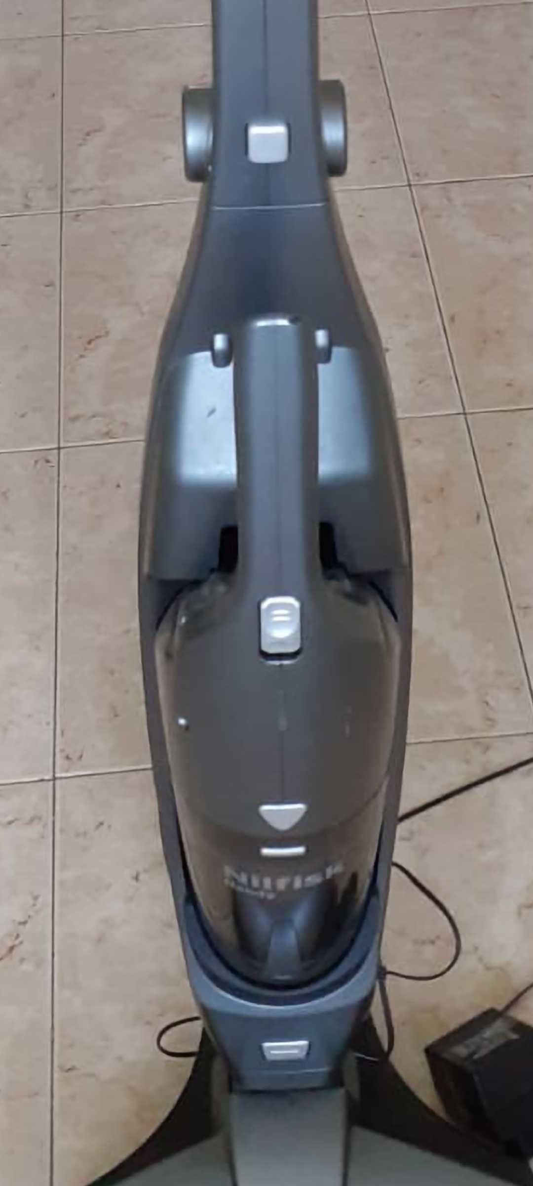 Vendo aspirador vertical. Marca Nilfisk. Usado. Ideal para peças