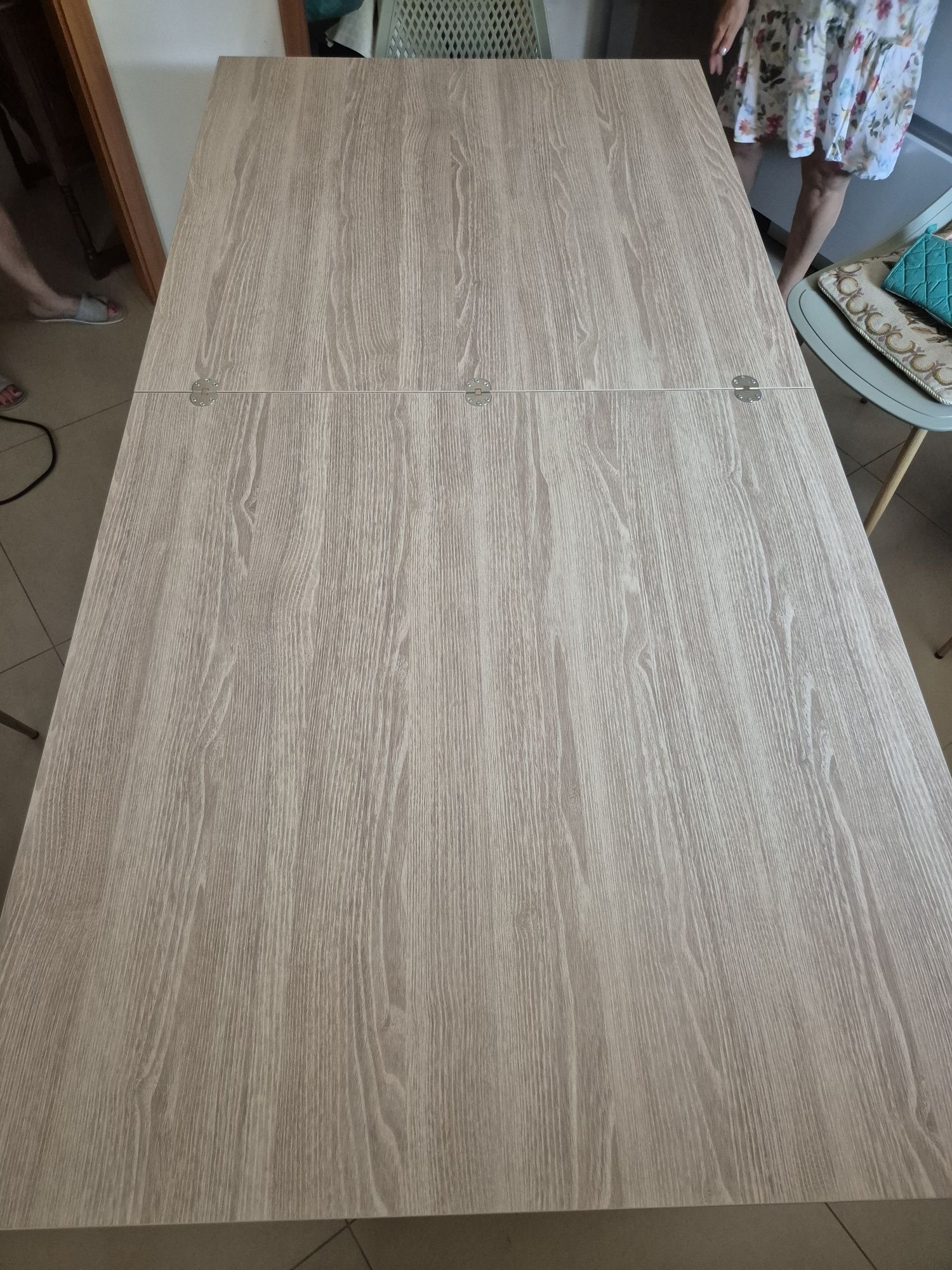 Conjunto de mesa e cadeiras