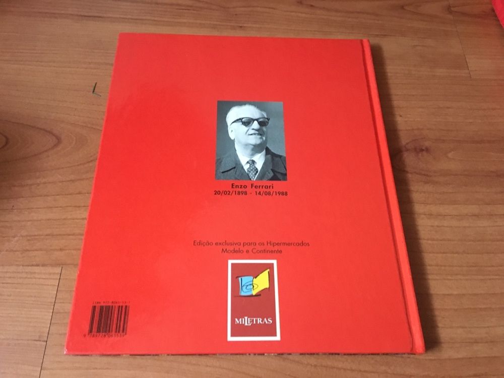 F1 Ferrari livro Enzo Ferrari e chapéu v8 oficial Schumacher