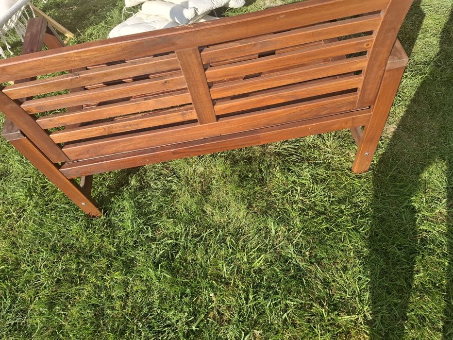 Ławka drewniana Ikea brązowa z poduszkami