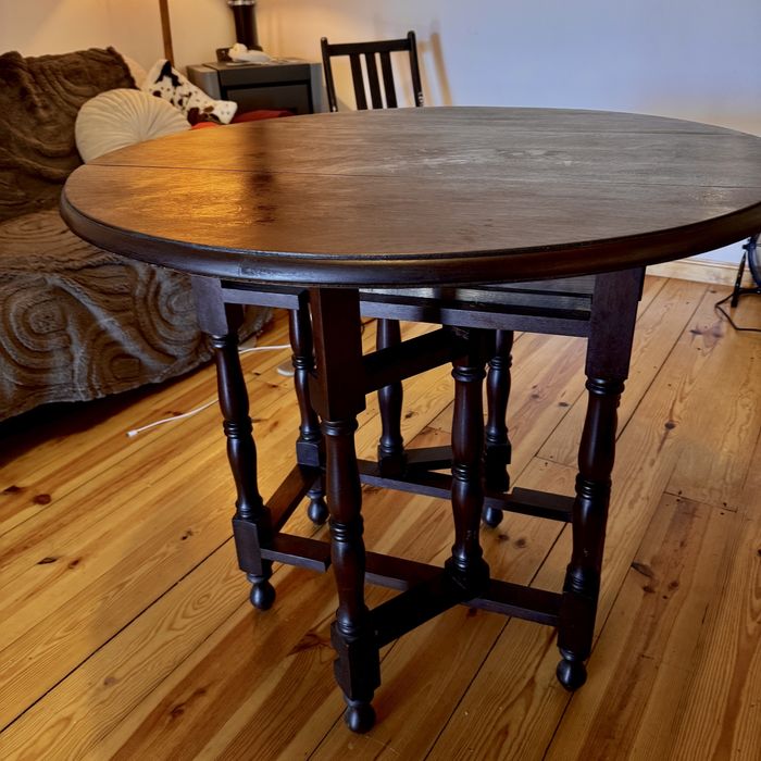 Mesa dobrável de madeira — prática, versátil e com muito charme