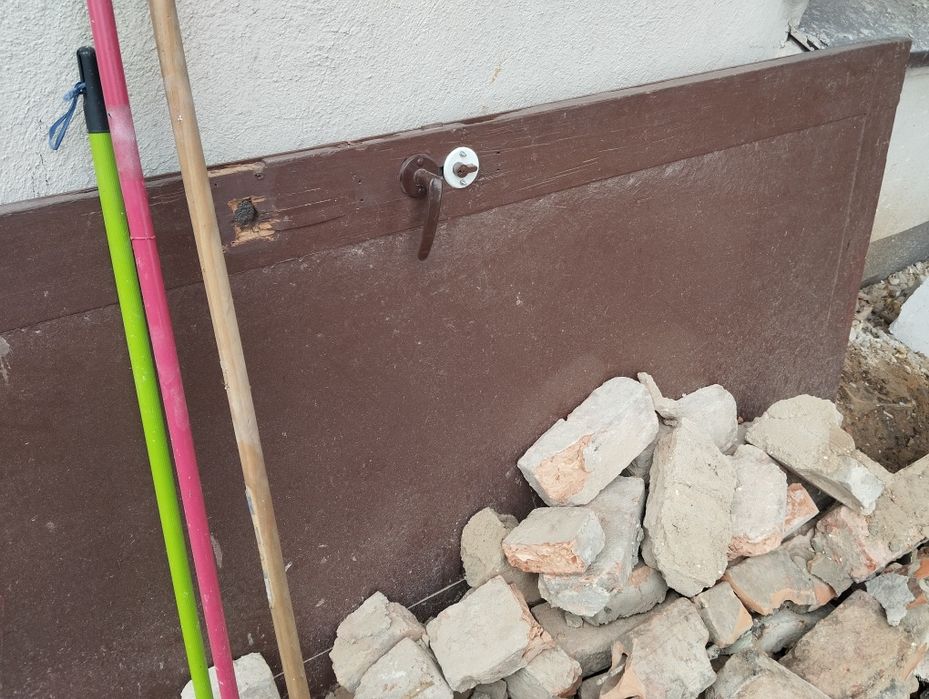 Oddam za darmo gruz, beton stare drzwi...