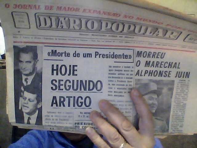 Jornais antigos de 1967 que relatam a morte do presidente kennedy