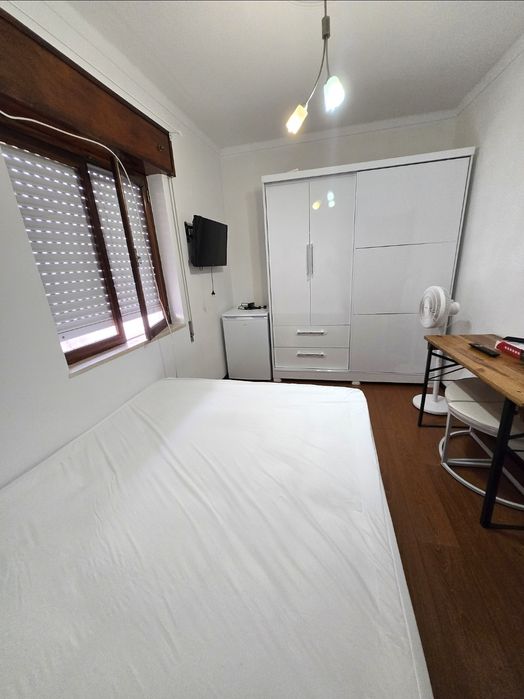 Alugo quarto de casal