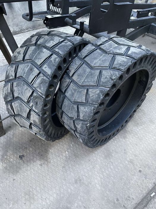 Колеса Диски і Шини 12 - R 16.5  Bobcat