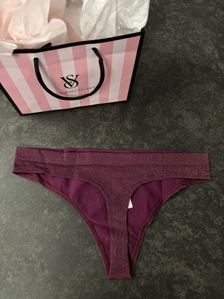 Bezszwowe fioletowe stringi Victoria’s Secret M