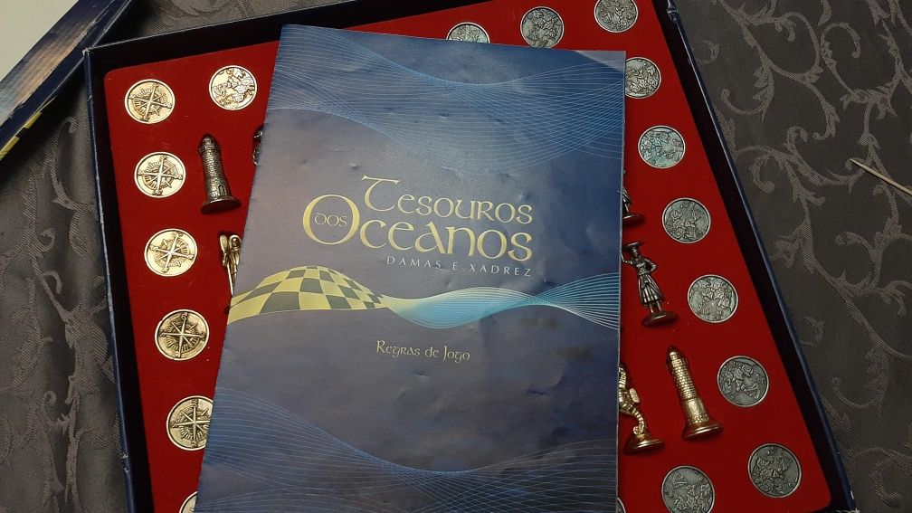 Conjunto de Damas e Xadrez Tesouros dos Oceanos Peças Unicas