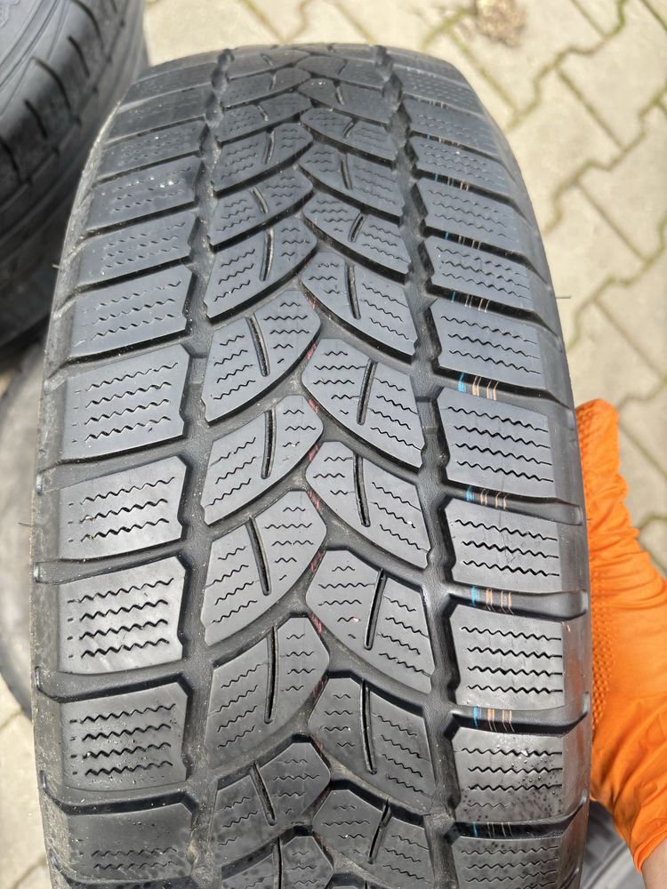 Para opon zimowych 185/65 R15 Firestone