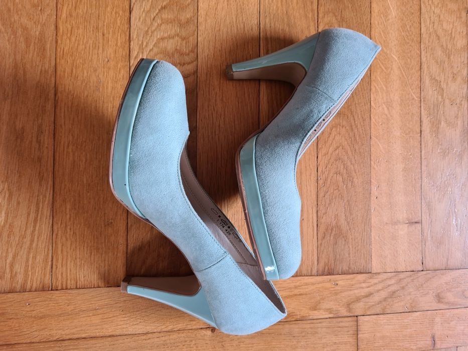 Jasnoniebieskie szpilki na lekkiej koturnie, rozmiar 38, Graceland