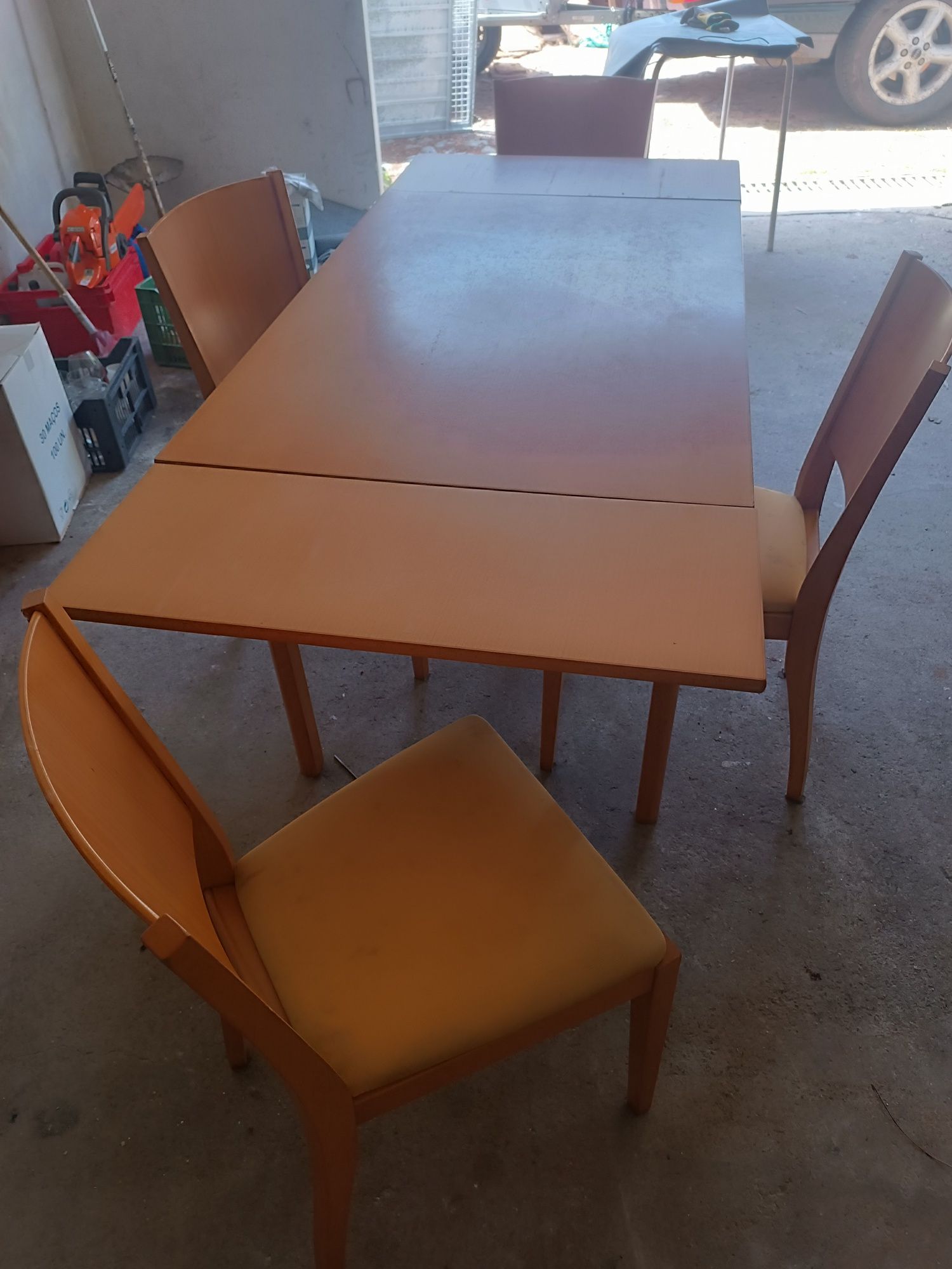 Mesa de cozinha com 4 cadeiras