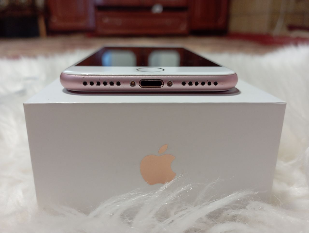 продаєця айфон 7 32gb