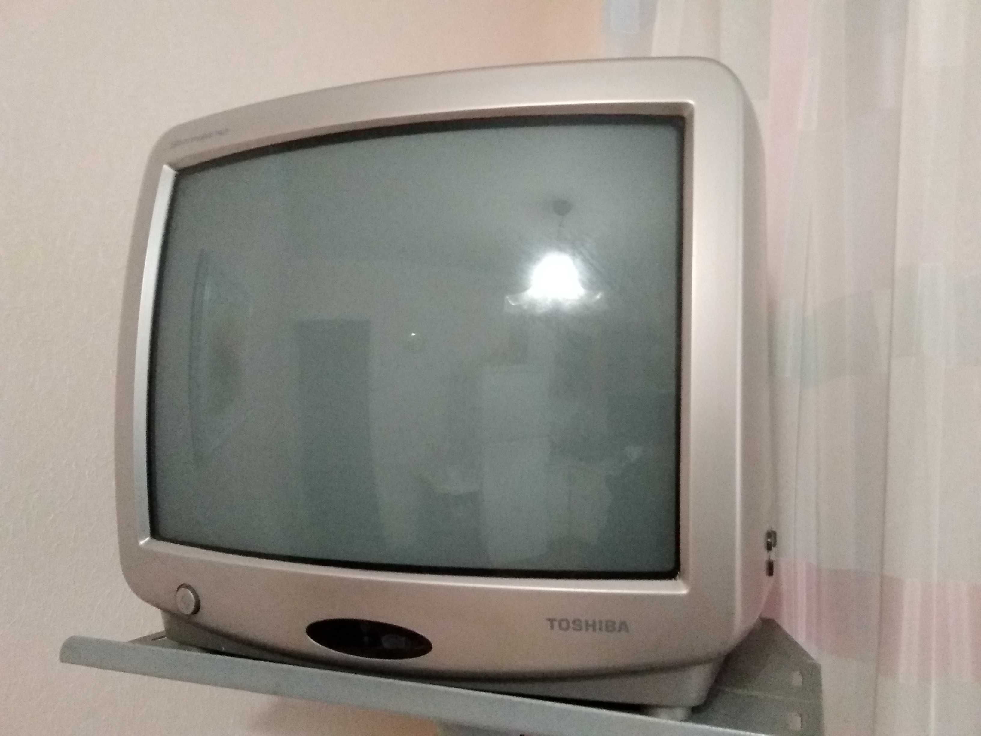 Маленький телевизор TOSHIBA (36см 14")
