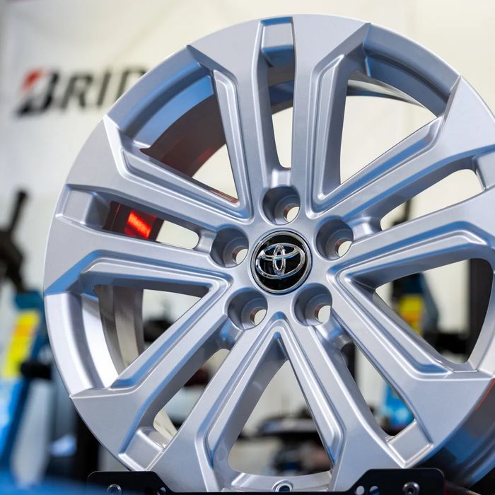 NOWE ORYGINALNE Felgi Toyota 18" Camry Avensis Auris Corolla Yaris Cr