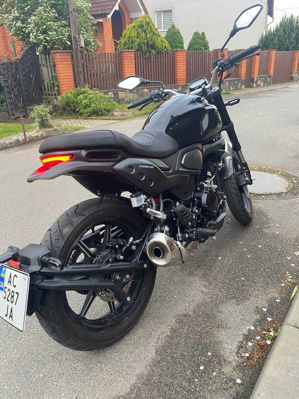 Loncin LX-250-12C AC4 - мотоцикл лонсін чоппер, класичний, кафе рейсер