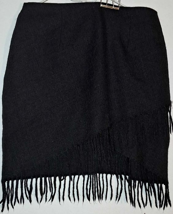 Spòdnica  damska z czystej  wloskiej wełny z frędzlami