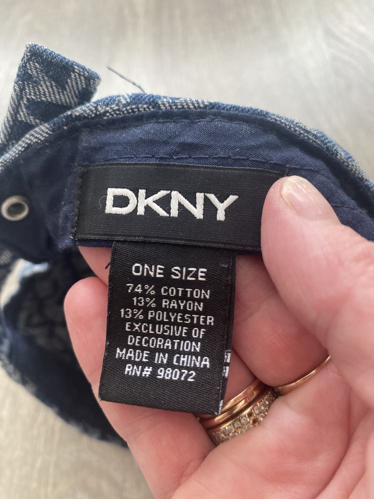 DKNY  czapka z daszkiem unix