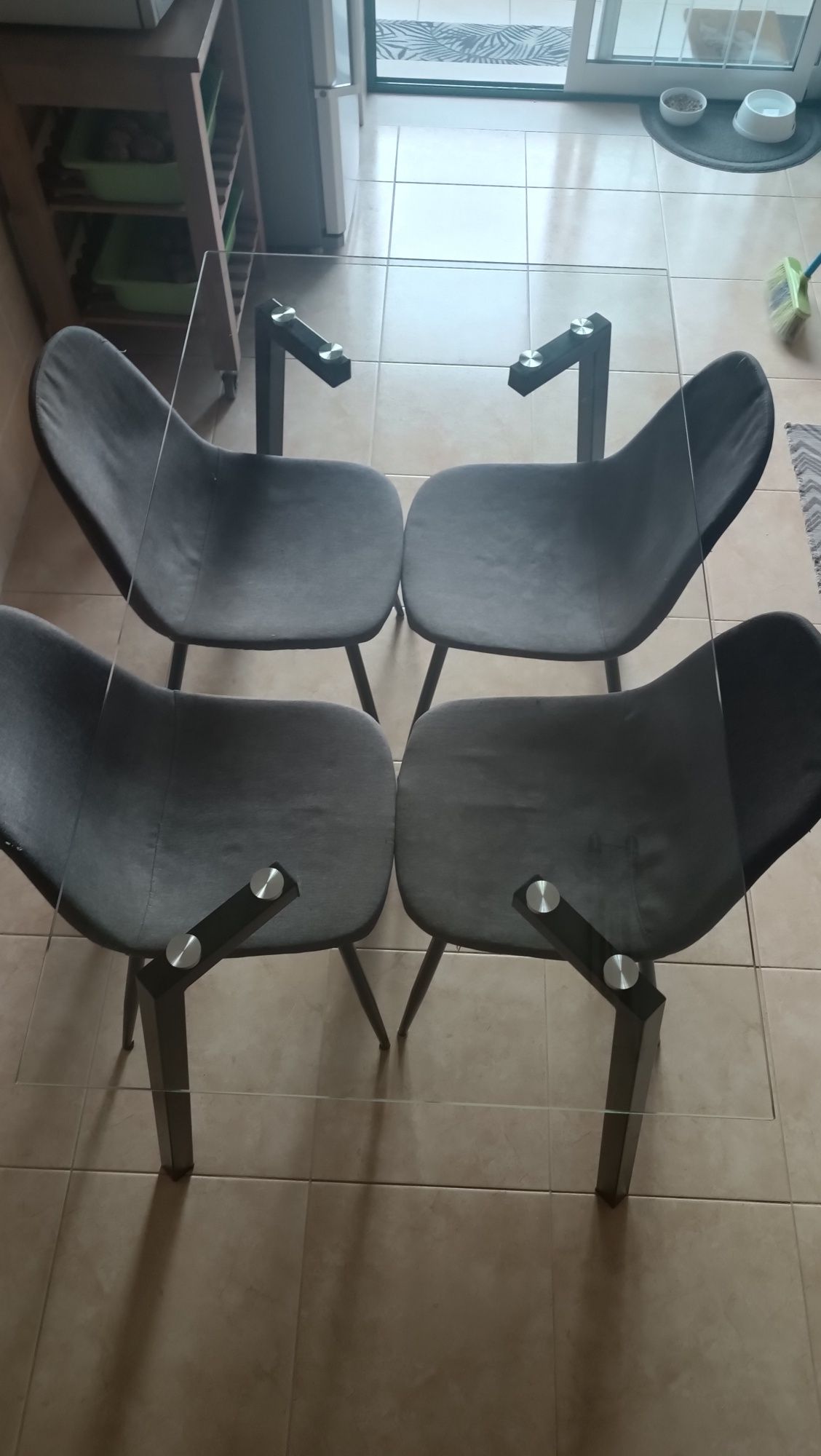 Mesa com tampo em vidro temperado