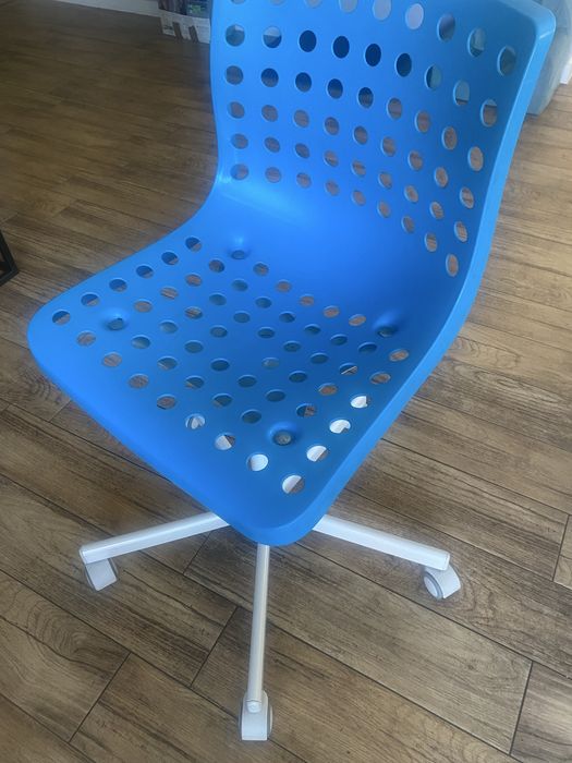 Krzesło do biurka Ikea niebieskie