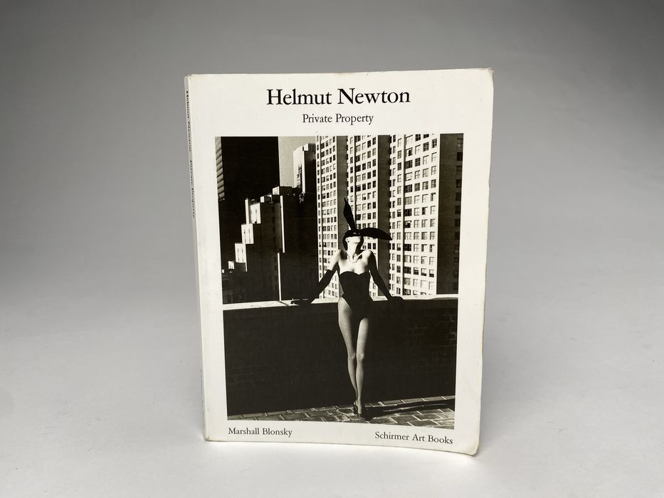 Книга фотографа Helmut Newton - Private Property