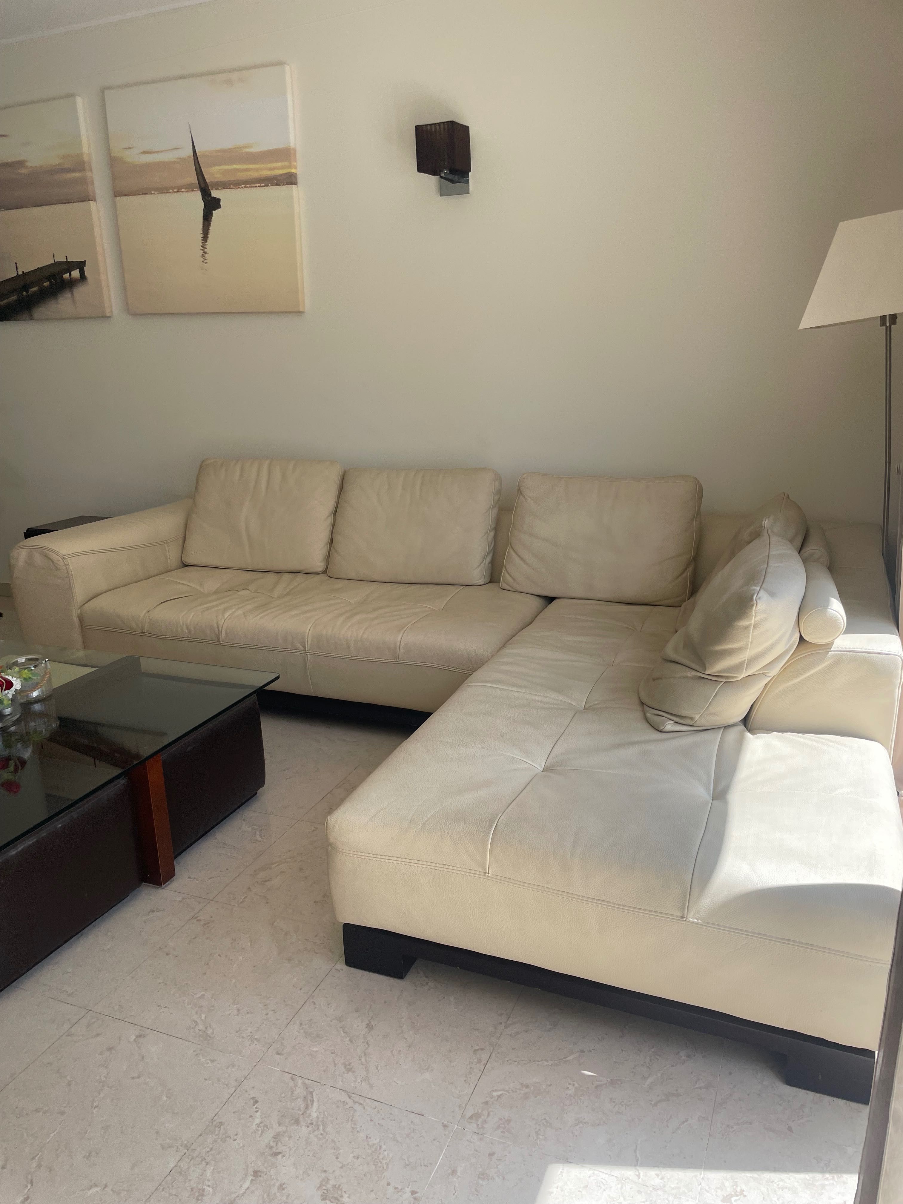 Qualitativa sofá em pele muito muito confortável! Luxury Leather Couch