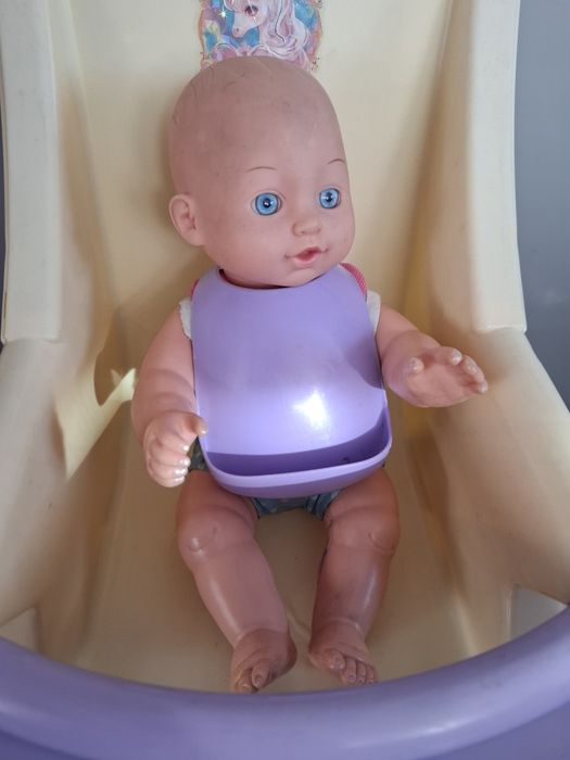 Krzeselko do karmienia z  lalką i akcesoria