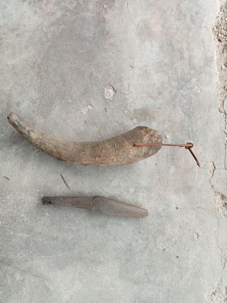 Pedra para afiar gadanha com o suporte.