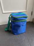Lancheira térmica azul com 2 caixas/tupperwares