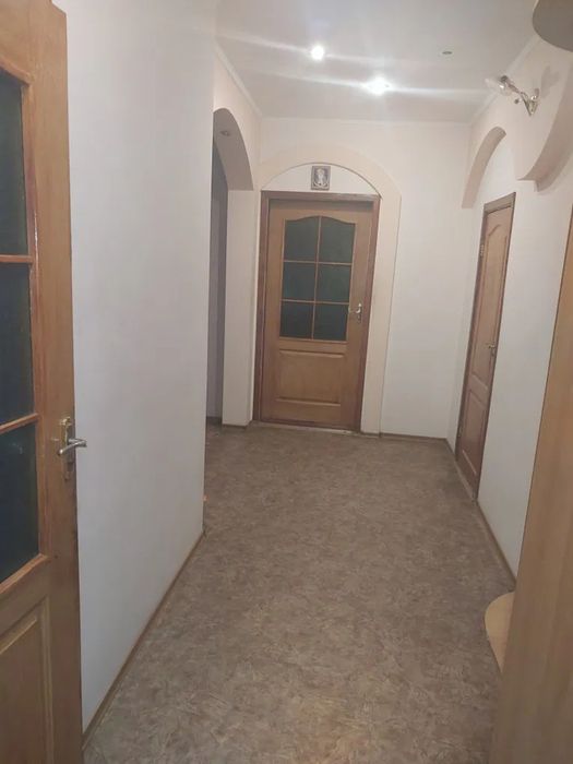 Продам добротний двоповерховий будинок в центрі!