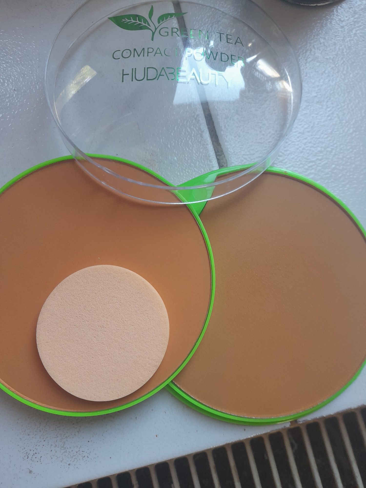 Nowy podwójny puder huda beauty z zeloną herbatą