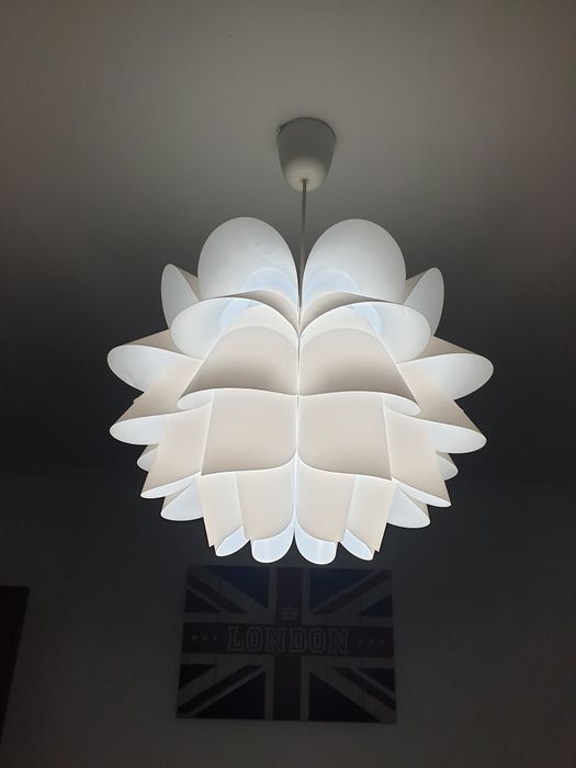 Candeiro IKEA Branco, Estilo flor com oferta da lâmpad