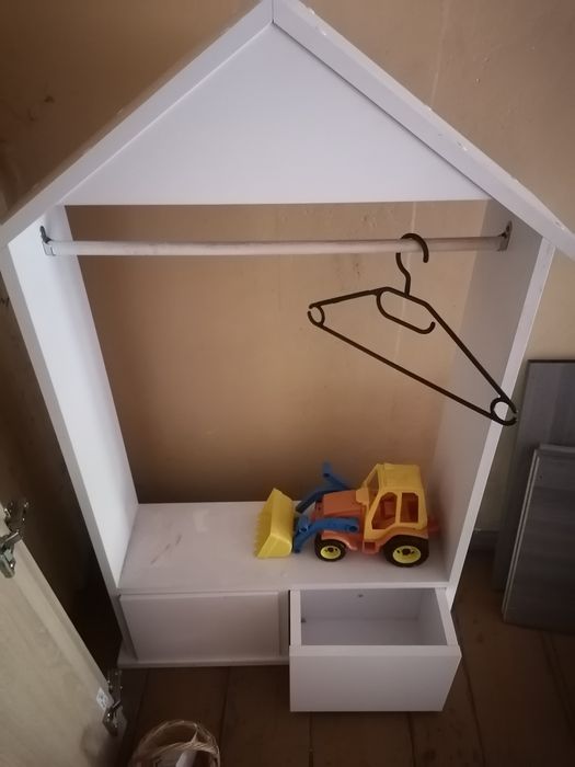Mebel dziecięcy / mala szafa