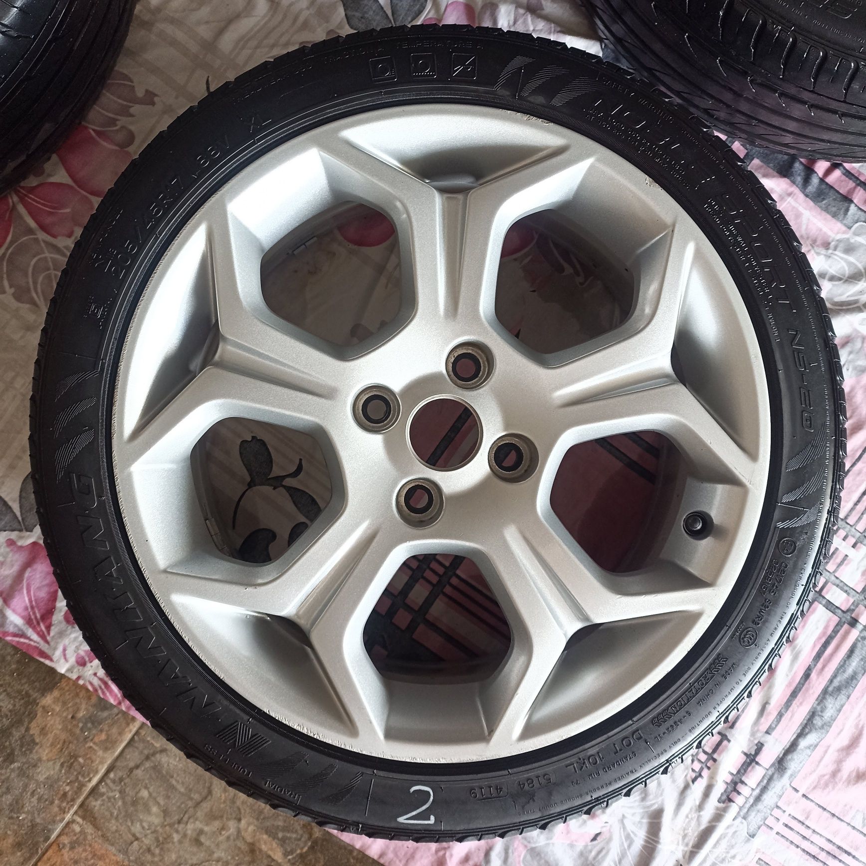 Koła 205/45/17 na oryginalnych felgach aluminiowych 17 cali ford