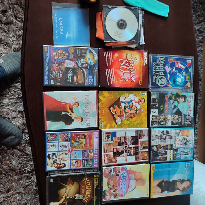 Диски dvd з фільмами, караоке