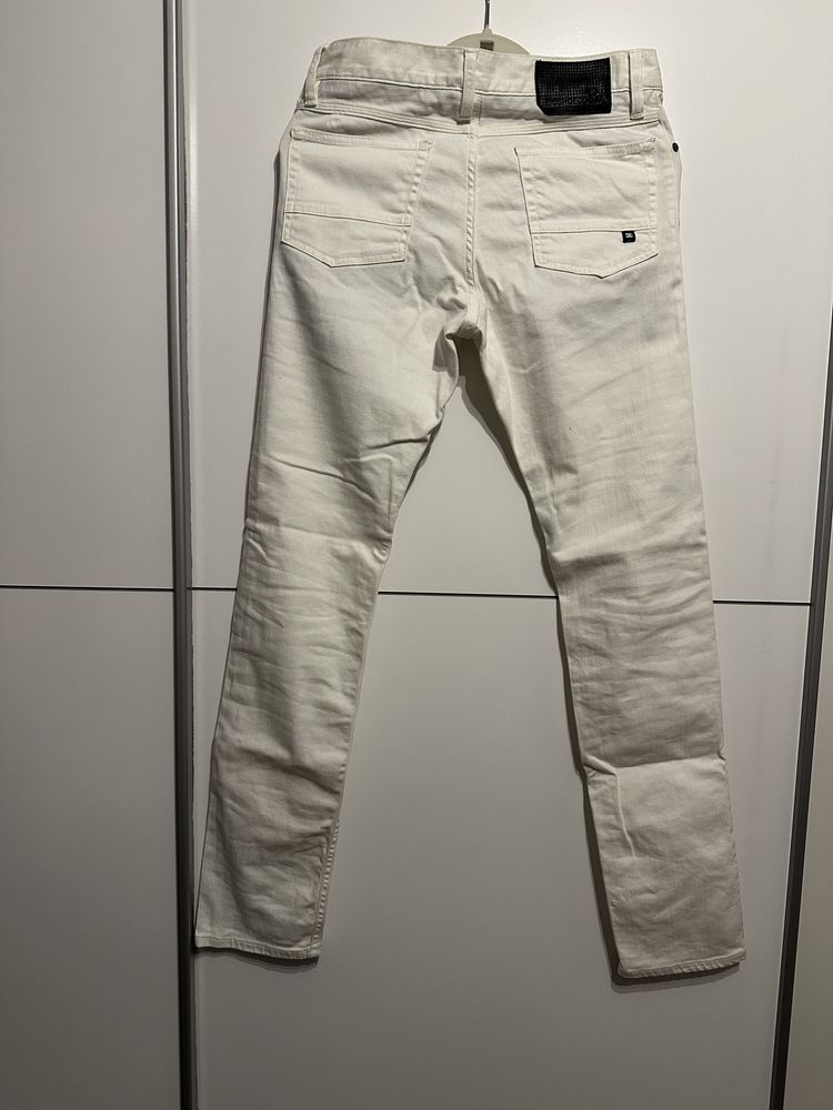 Spodnie długie DC shoe białe rozm 30/30
