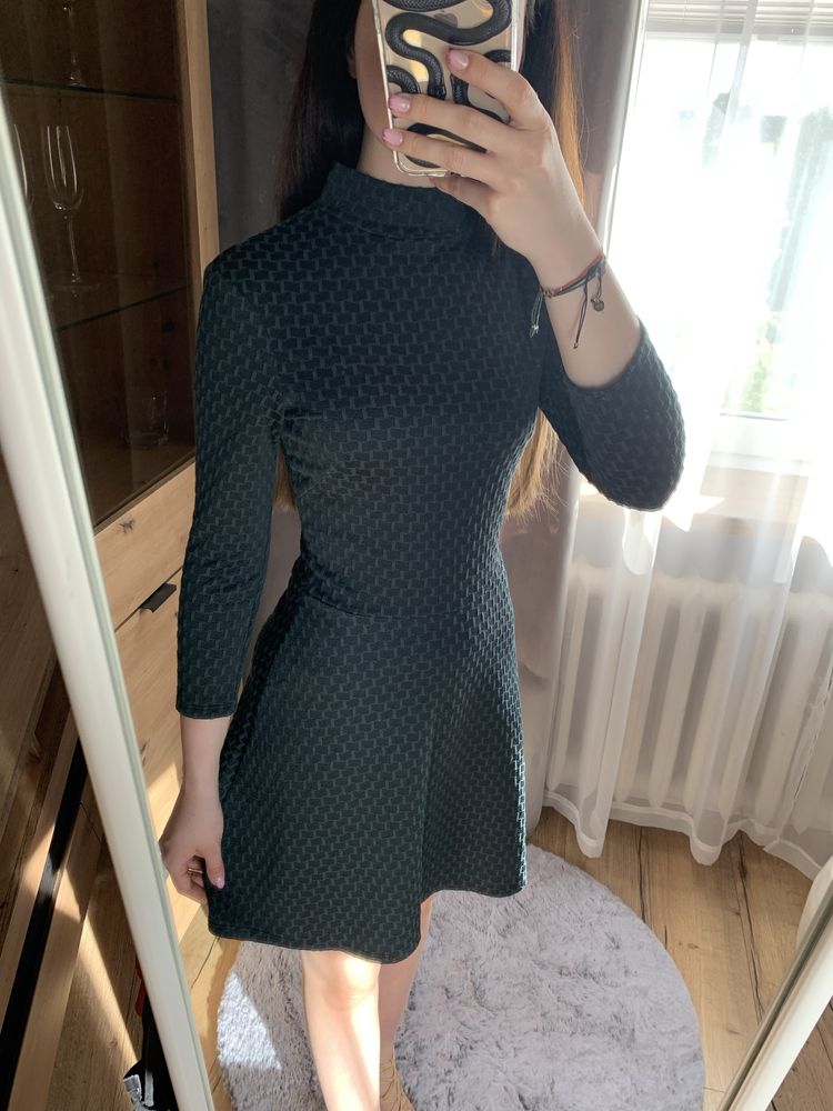 Sukienka rozkloszowana z pół golfem w pepitke zielono czarna h&m xs