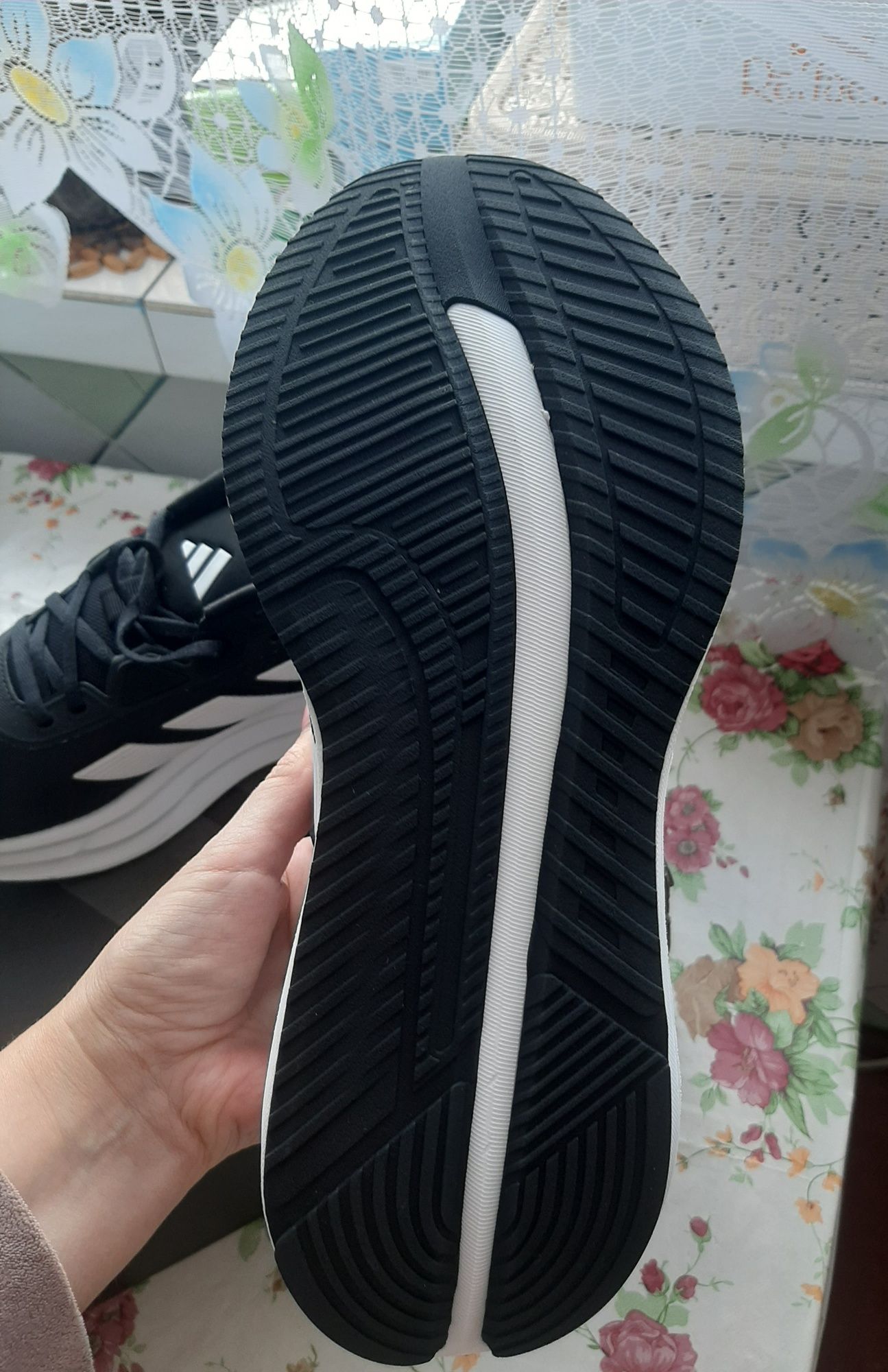 Кроссовки Аdidas белые и чёрные