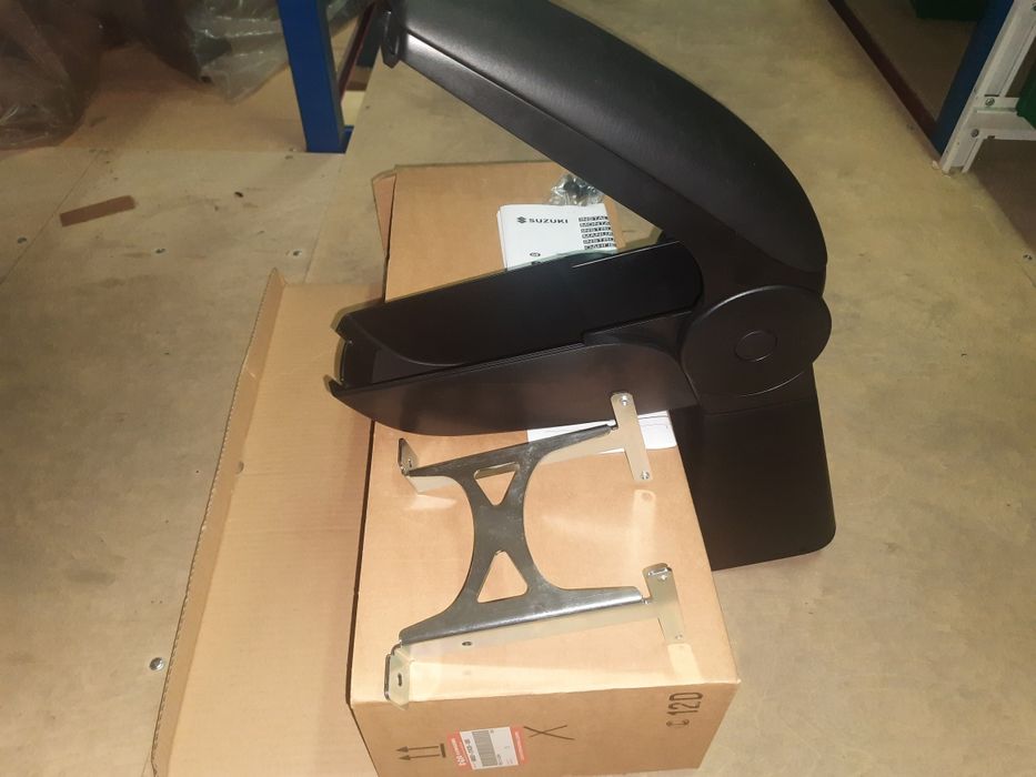 Оригінальний Підлокітник салону до автомобіля Suzuki Splash