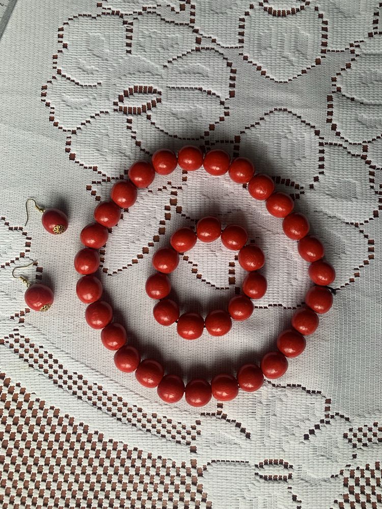Zestaw Czerwone korale drewniane, bransoletka, kolczyki