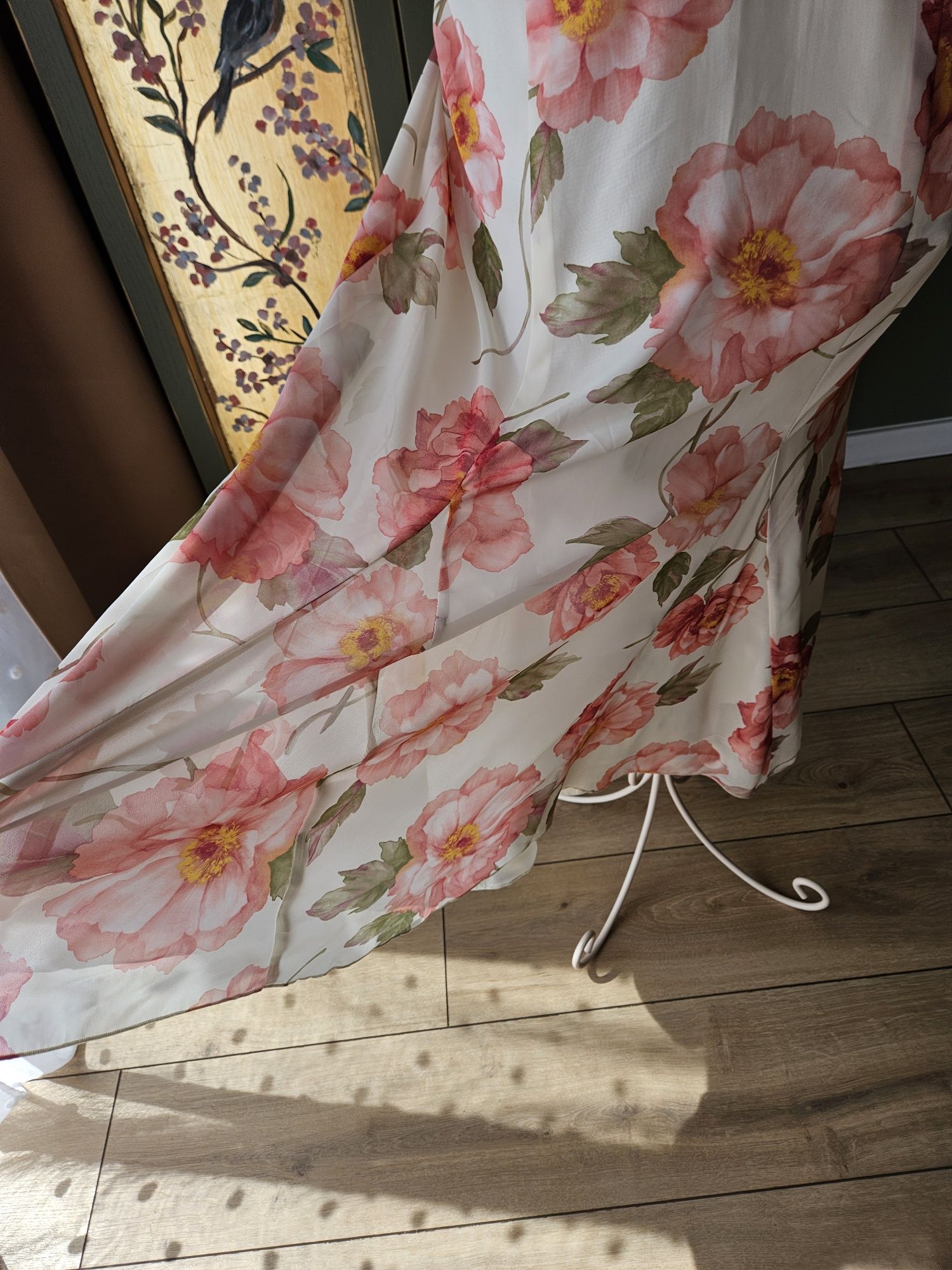 Elegancka Sukienka Damska Maxi Letnia w Kwiaty delikatba jasna w kw