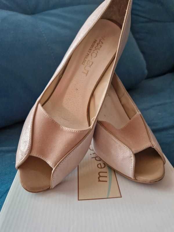 Buty na obcasie skórzane Pantofle Czułenka odkryte palce r 40 słupek