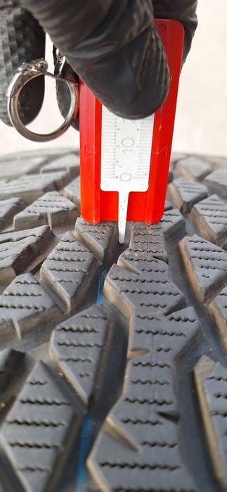 Opony zimowe 225 55 R16 NOKIAN