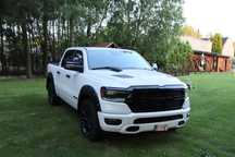 RAM 1500 stan idealny niski przebieg hybrydowy